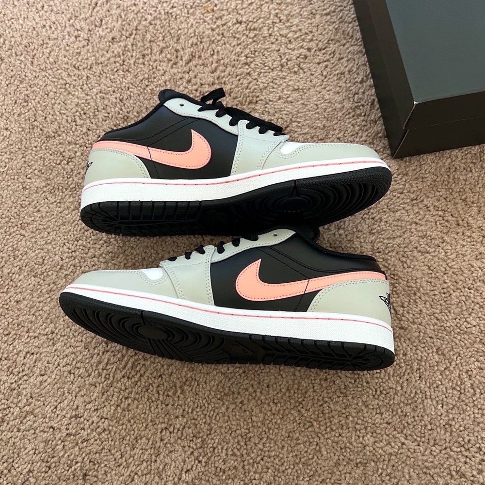 Air Jordan 1 low grey fog bleached coral Size 10